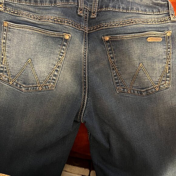 Women's Wrangler - Picture 1 of 5